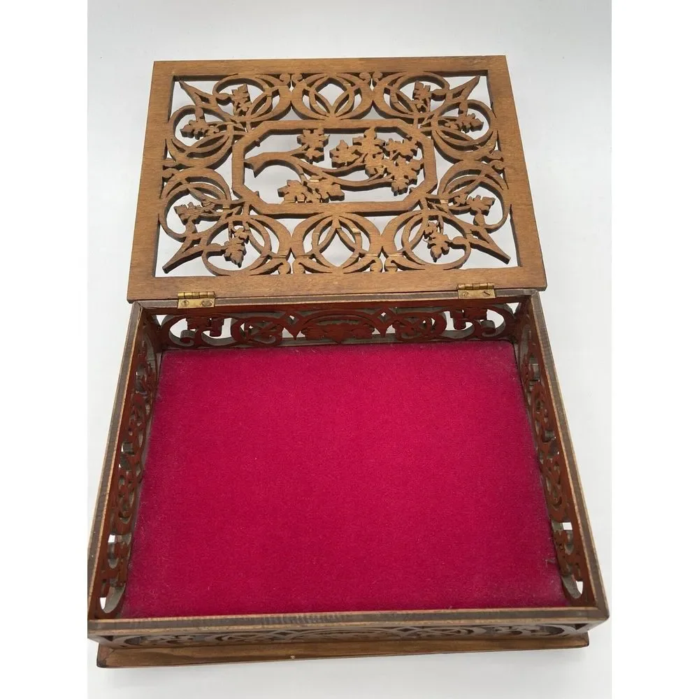 Wooden‎ Laser Cut Keepsake Box Leaf Motif Lightweight Red Lining 9